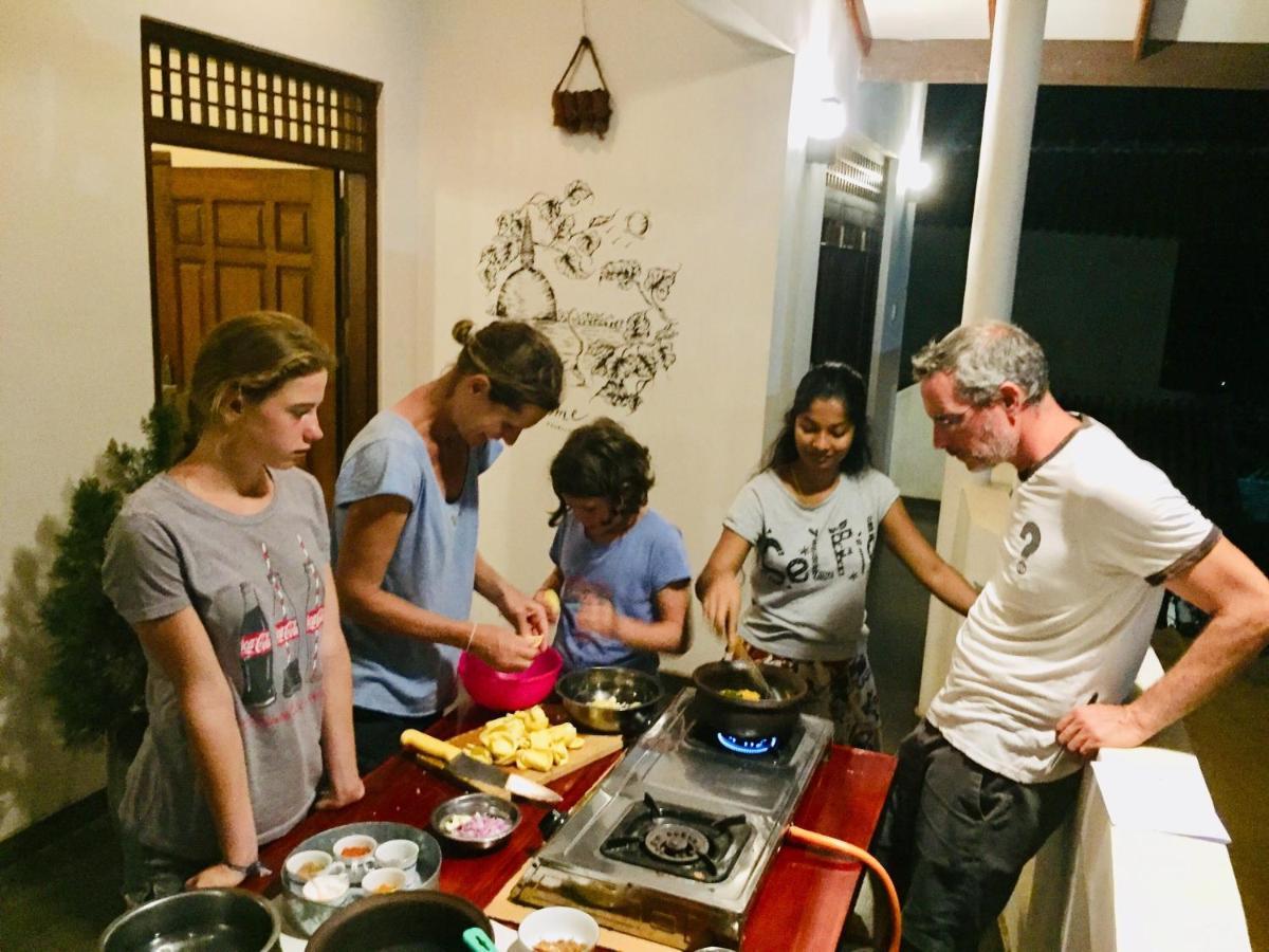 Sweet Home Tourist Rest, Cooking Classes & Tours อนุราธปุระ ภายนอก รูปภาพ