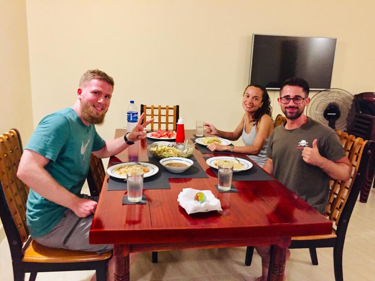 Sweet Home Tourist Rest, Cooking Classes & Tours อนุราธปุระ ภายนอก รูปภาพ