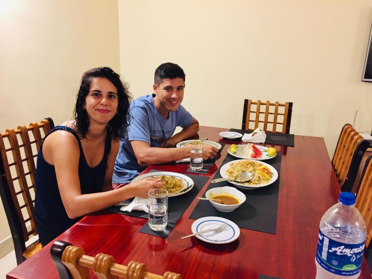 Sweet Home Tourist Rest, Cooking Classes & Tours อนุราธปุระ ภายนอก รูปภาพ