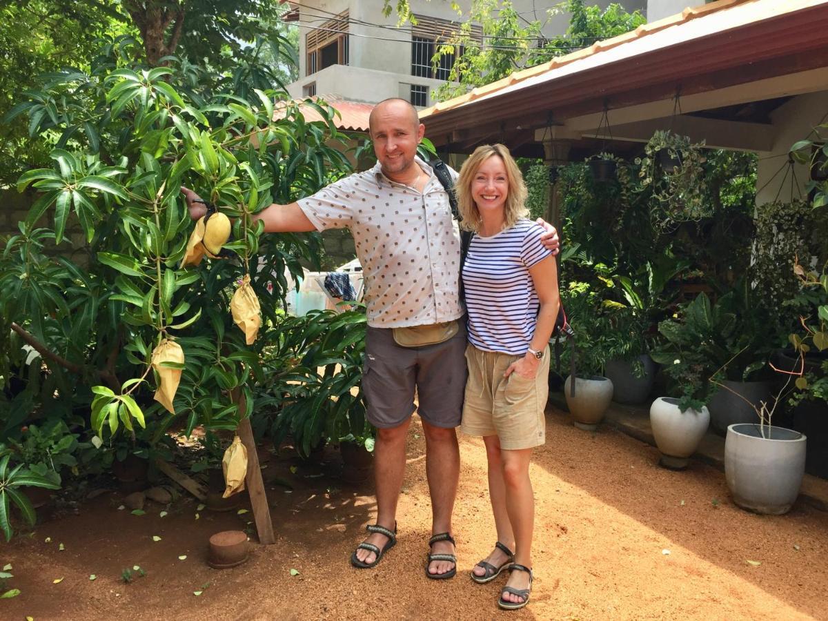 Sweet Home Tourist Rest, Cooking Classes & Tours อนุราธปุระ ภายนอก รูปภาพ